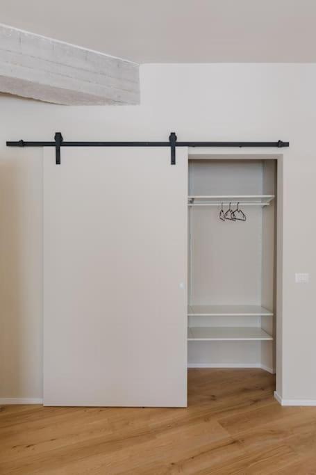 Modern Spacious On The Tevere Apartment Rom