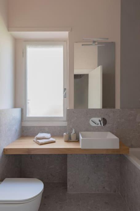 Modern Spacious On The Tevere * Rom