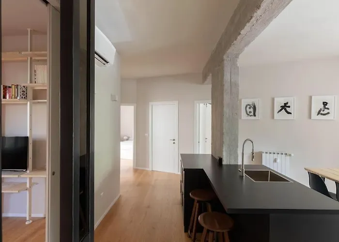 Modern Spacious Apartment On The Tevere
